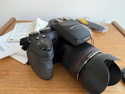 Fuji FinePix HS20EXR D-SLR style Digital Bridge Camera 30x 24-720mm Lens VGC. - Image 1 of 4