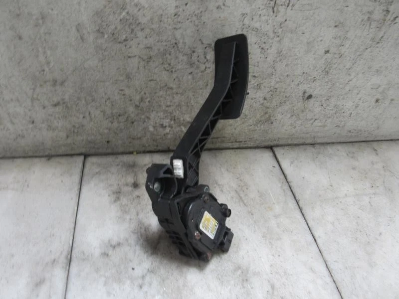 2013 NISSAN ALTIMA GAS PEDAL - Image 1 of 4