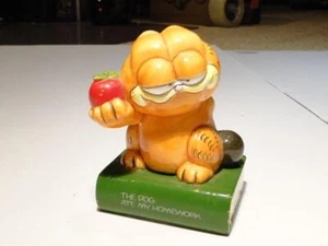 Vintage Garfield on Book Holding Apple Dog Ate My Homework Figurine Enesco - Picture 1 of 6