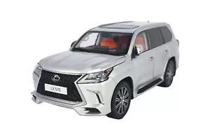 LCD Models 1:18 LEXUS LX570 SILVER - LCD18010-SI - Foto 1 di 10