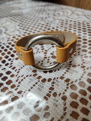Винтажный уплотнительное кольцо из искусственной желтой кожи браслет-манжета.  Защелки - Изображение 1 из 4