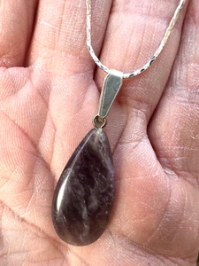 PURPLE AMETHYST POLISHED TEARDROP CRYSTAL PENDANT 40mm - SILVER PLATED 18" CHAIN - Picture 1 of 7