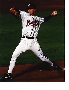 ATLANTA BRAVES TOM GLAVINE SIGNED PITCHING 8X10 - Picture 1 of 1