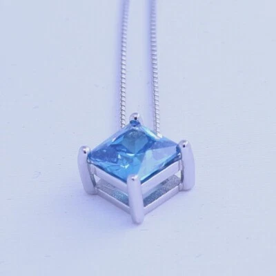 Collana punto luce in argento 925 con zircone A++++ taglio quadrato  AZZURRO - Immagine 1 di 4