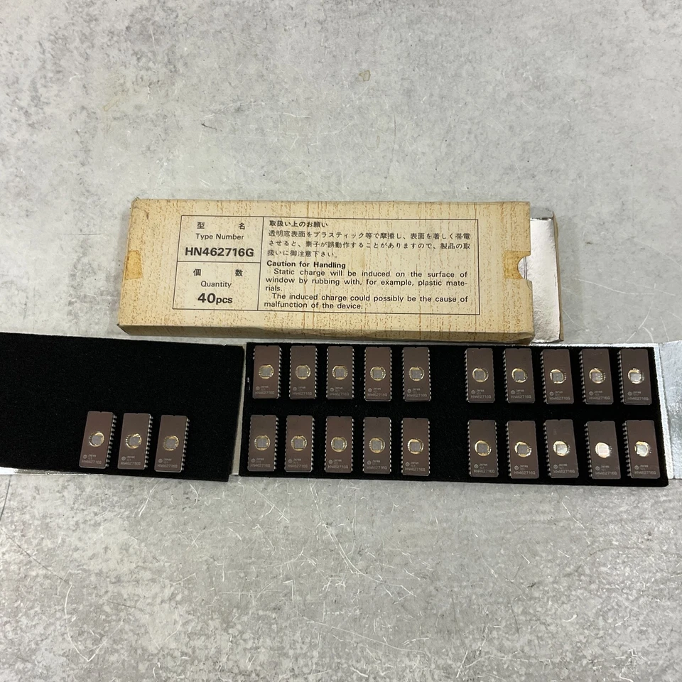 Lot of 23 Hitachi Semiconductor HN462716G 24 Pin 1B3 8 Bit Rom Chips Japan - Image 1 of 4