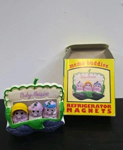 Vintage anthropomorphe Baby Rosinen Gummi Sammlerstück Kühlschrankmagnet Memo Freunde - Bild 1 von 8
