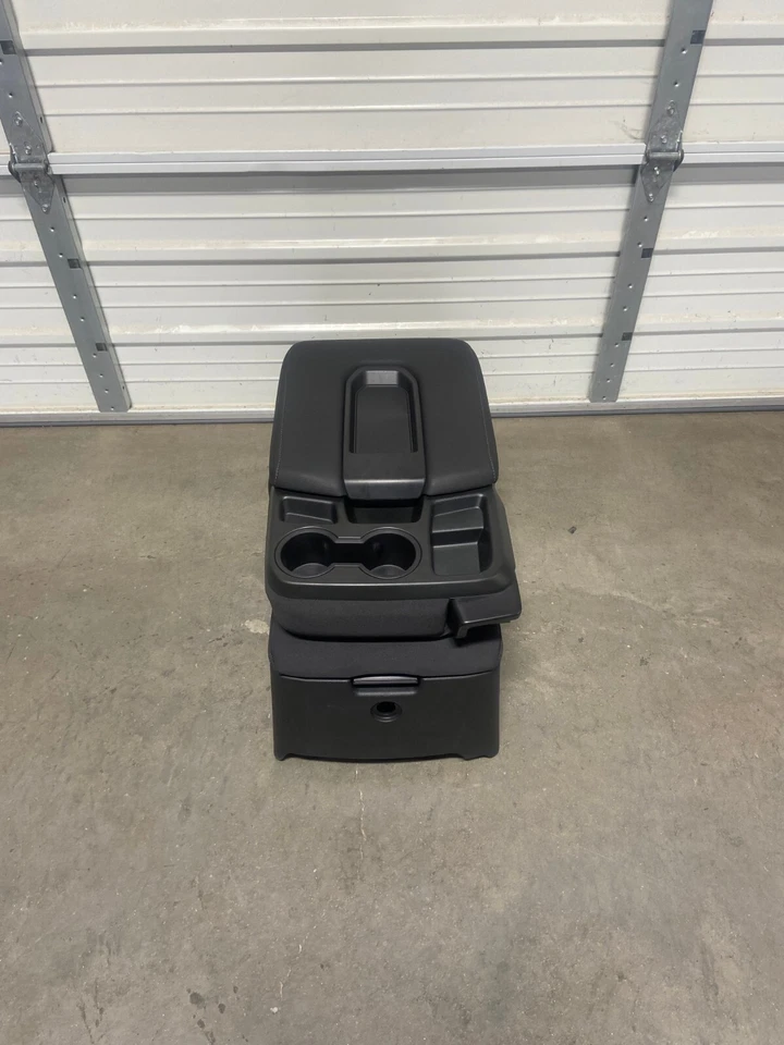 Chevrolet Silverado GMC Sierra Tahoe 2019 2025 consola central asiento de salto almacenamiento Foto 1 de 4