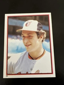 Mini pegatina de tarjeta de béisbol 1983 Topps Cal Ripken #26 envío gratuito - Imagen 1 de 2