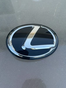 2020-2023 Lexus Es, Is, Rx OEM Front Grille Emblem Radar 90975-A2021 Broken Tab - Picture 1 of 8