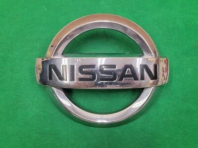 Nissan Altima Quest Rogue 2013-2018 emblema de parrilla delantera OEM  Foto 1 de 4