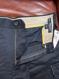 Pantaloncini Nautica Explorer Cargo 32 inchiostro nero blu tinta unita davanti nuovi con etichette $49,50 - Foto 1 di 12