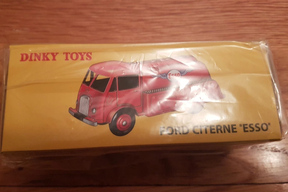 Dinky Toys Ford Citerne "ESSO" 25U - Atlas Editions - Truck New & Sealed in Box. - Image 1 of 1