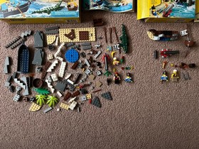 Lego 70411 Pirate Treasure Island 70409 Shipwreck Defense please see description