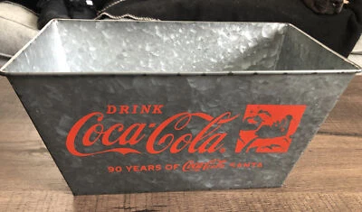 Coca-Cola Display - Pequena Lixeira de Metal Papai Noel - Design Vintage - Lixeira de Natal - Imagem 1 de 4