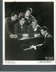 FOTOGRAFÍA DE GRUPO FIRMADA POR LOS 4 MIEMBROS ORIGINALES DE LOS CUATRO MUCHACHOS  - Imagen 1 de 1