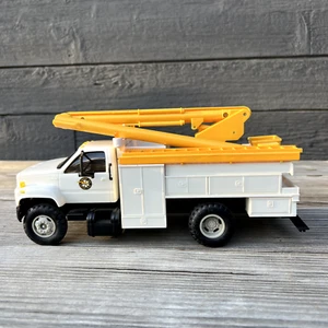 11" DG PRODUCTIONS -1995-1-1 Oregon Trail Electric Co-op Utility Bucket Truck - Picture 1 of 20