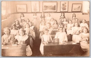 RPPC Girls School Class Sewing Embroidery Needlepoint Edwardian c1910s Pinafore - Foto 1 di 2