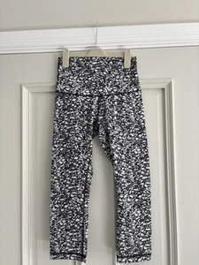 Lululemon Women’s Black&White Cropped Leggings ,Size 12" Waist ,VGC - Picture 1 of 6
