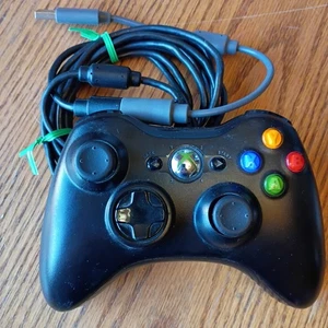 Controller cablato Microsoft Xbox 360 OEM nero con cavo staccabile USB testato funziona - Foto 1 di 5