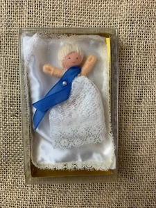 Muñeca bebé miniatura de colección hecha a mano bebé real 1982 príncipe William Carlos y Diana - Imagen 1 de 2