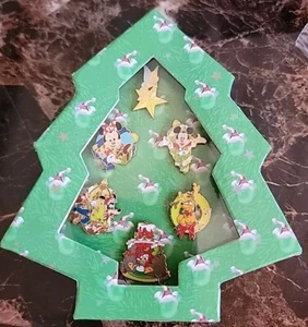 Disney DLR - Christmas 2005 Boxed Mini-Pin Set Disney Character Tree Pin 43396 - Picture 1 of 2