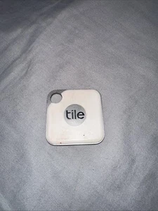 Tile Pro White Bluetooth Tracker - Zdjęcie 1 z 2