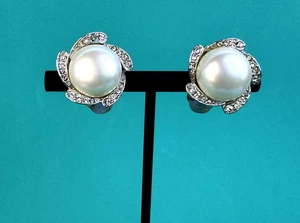Vintage MARVELLA faux Pearl Clip On Earrings - Picture 1 of 7