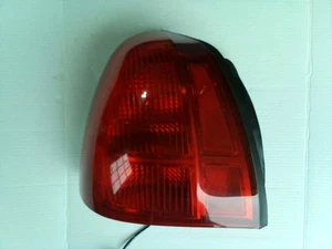 2004 Lincoln Town Car Left Driver Side Tail Light Fits 2003-2011 - Picture 1 of 4
