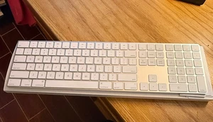 Apple A1843 Wireless Rechargeable Bluetooth Magic Keyboard With Numeric Keypad - Picture 1 of 3