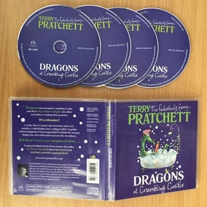 🌟DRAGONS AT CRUMBLING🌟TERRY PRATCHETT🌟FANTASY🌟4XCD AUDIO BOOK🌟UK🇬🇧SELLER - Picture 1 of 5