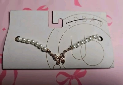 Collar chocker de perlas y mariposas Urban Outfitters para mujer nuevo con etiquetas Foto 1 de 4