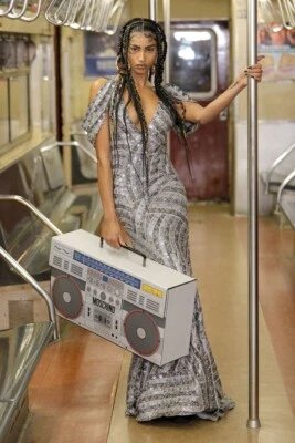 Moschino Couture Jeremy Scott, Bolso de Cuero Boombox De Gran Tamaño Foto 1 de 4