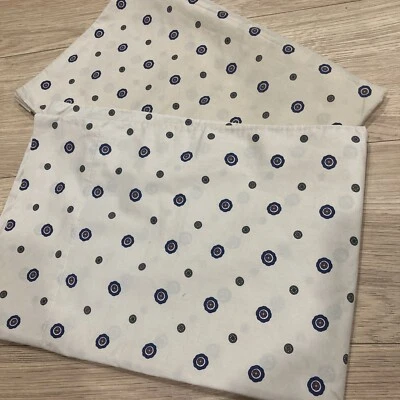 Dos fundas de almohada estándar Martha Stewart Everyday de mezcla de algodón Foto 1 de 3