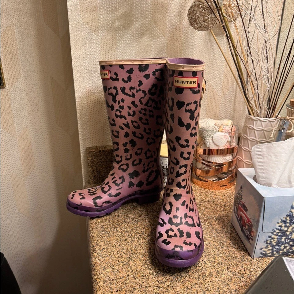 Girls hunter cheetah tall boots, pink purple size 4G/5B - Image 1 of 4
