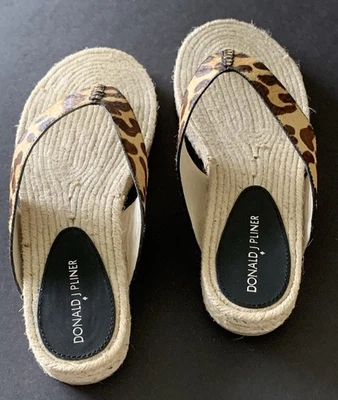 Sandálias com estampa de camelo/leopardo Donald Pliner tamanho 9,5 médio - Imagem 1 de 4