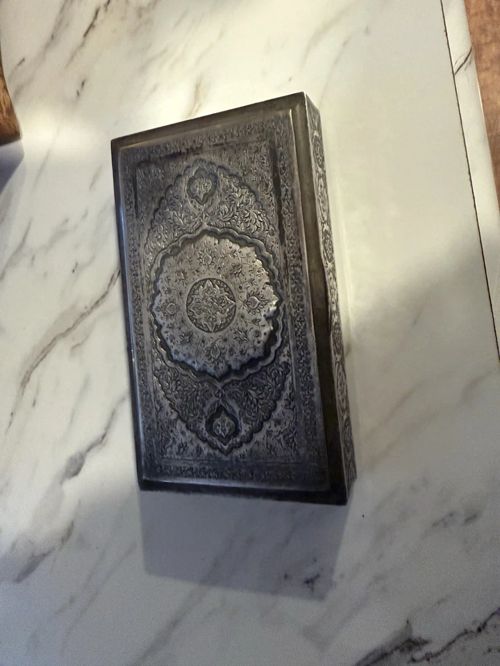 Antigua caja de plata persa grabada con bisagras - con sello Foto 1 de 4