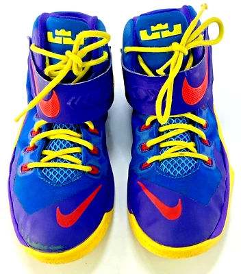 Zapatos de baloncesto para jóvenes Nike Lebron Soldier VIII. Talla 7Y MUJER 8,5-9 Foto 1 de 4