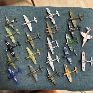 Lote de 21 aviones modelo Zee vintage de metal fundido a presión Dyna Flites de la Segunda Guerra Mundial Zylmex - Imagen 1 de 14