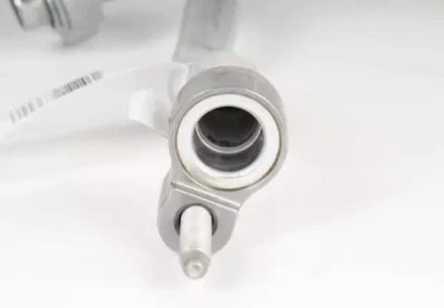 Manguera refrigerante aire acondicionado original GM 22714736 Foto 1 de 4