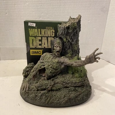 The Walking Dead Season 4 Special Edition Blu-ray Tree Walker Statue - Image 1 of 4