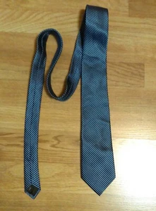 Mens Kenneth Cole Reaction Two Toned Blue Diagonal Stripes 100% Silk Tie - Picture 1 of 6