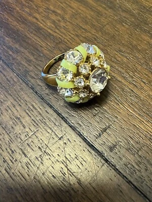 Anillo de cóctel Kate Spade NY punto de cadera 6 detalles amarillos y dorados Foto 1 de 4