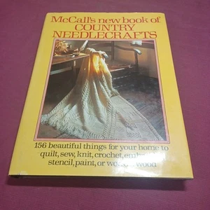 McCalls New Book Of Country Needlecrafts Vintage 1983 Hardcover Quilt Knit Sew - Picture 1 of 21
