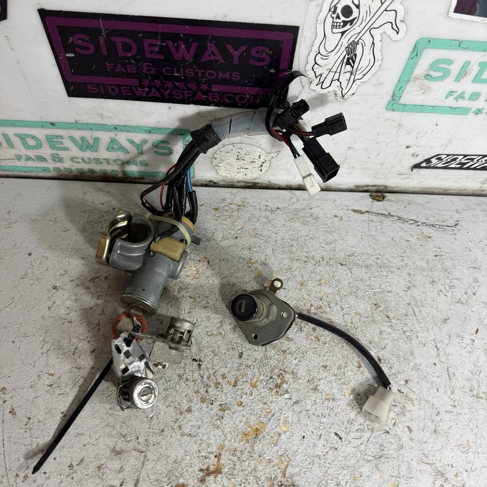 Cilindros y llave de bloqueo de puerta y encendido Mazda RX7 86-88 FC Foto 1 de 4