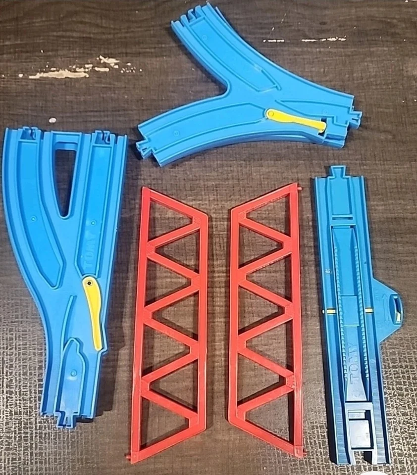 TOMY Thomas Tren Train Track Lote Interruptores Puentes Rectos Azul Rojo Piezas Foto 1 de 4