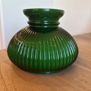 Grüner Glas Lampenschirm Studentenlampe 6,75" Durchmesser unten 6" hoch 4" Vintage - Bild 1 von 10