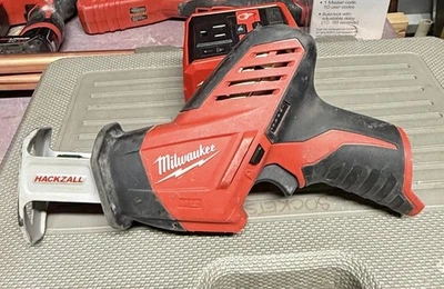 Sierra recíproca Hackzall MILWAUKEE - 2420-20 M12 (solo herramienta) usada funciona Foto 1 de 4