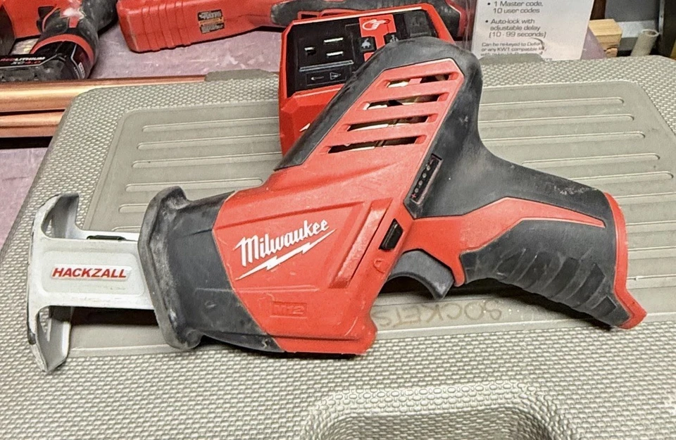 Sierra recíproca Hackzall MILWAUKEE - 2420-20 M12 (solo herramienta) usada funciona Foto 1 de 4