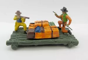 32797 BRITAINS / CHINA / FAR WEST / LOT 2 COW BOYS ON RAFT 54 MM - Picture 1 of 2