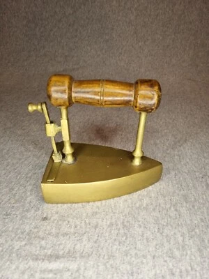 Fer à repasser en bronze ancien pour déco vintage. - Photo 1/4